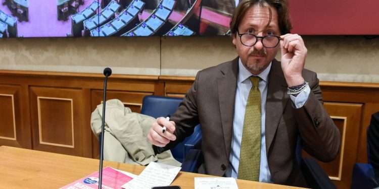 Il deputato Messina lascia Fratelli d’Italia: “Non aderirò ad altri partiti”