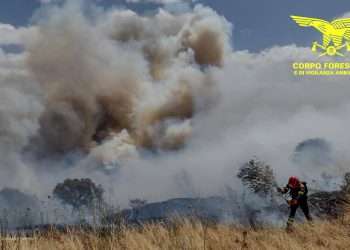 Fiamme a Seulo, prosegue l’opera di spegnimento e bonifica della zona interessata dalle fiamme