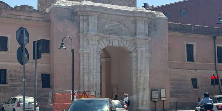 Cagliari, Porta Cristina riaperta al transito delle auto