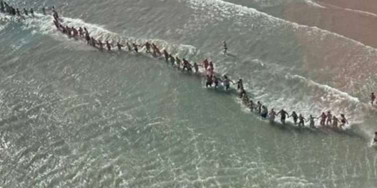 Trovato il corpo del bambino di 6 anni scomparso in mare