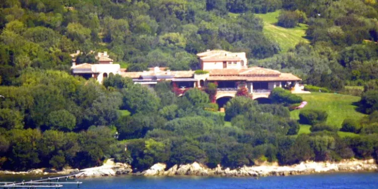 Verso la vendita di Villa Certosa, acquirente interessato