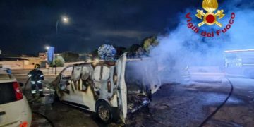 Notte impegnativa per i Vigili del Fuoco della Gallura: tre auto in fiamme