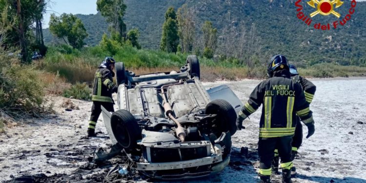 Muravera, si ribaltano con l’auto: due feriti gravi