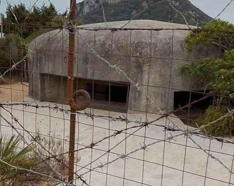 Golfo Aranci, vietato l’accesso al bunker di Cala Moresca: la denuncia di Maremosso