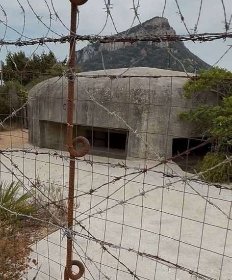Golfo Aranci, vietato l’accesso al bunker di Cala Moresca: la denuncia di Maremosso