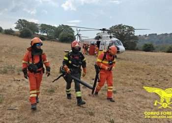 7 incendi in Sardegna, l’elicottero interviene ad Orgosolo