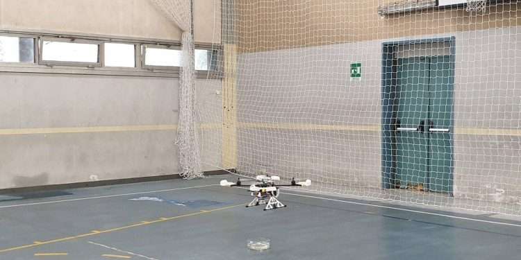 Follie in Lituania: ai bambini si insegna ad usare i droni, “per difendersi dalla Russia”