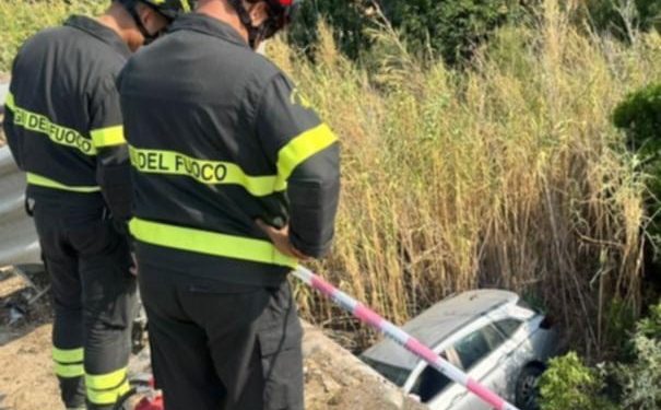Villasimius, auto precipita sul rio Foxi: un ferito grave