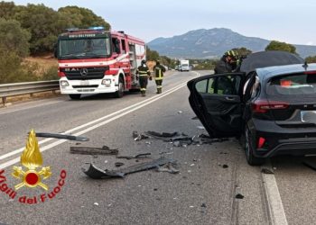 Olbia, scontro frontale tra due auto: 4 feriti gravi