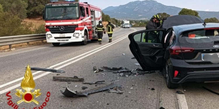 Olbia, scontro frontale tra due auto: 4 feriti gravi
