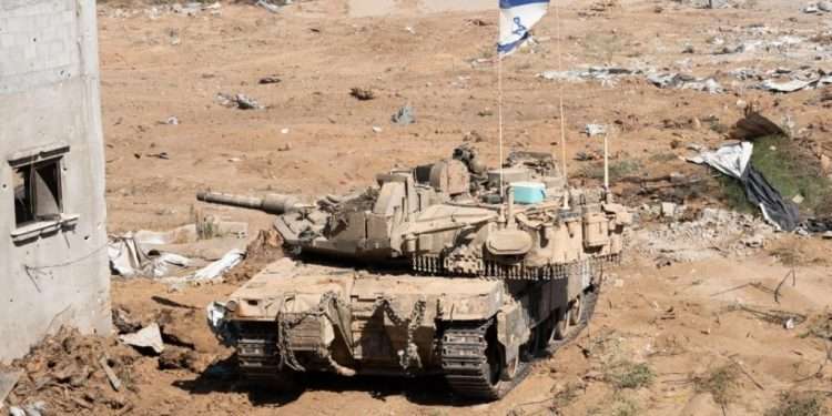 Nuovi raid israeliani su Gaza sulle tende di sfollati. Fonti mediche: quattro bambini uccisi a Khan Younis