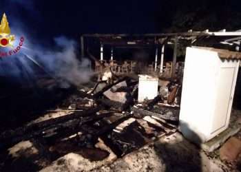 In fiamme chiosco ad Orosei