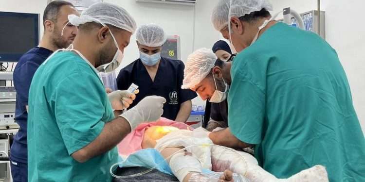 “I medici a Gaza sono costretti a non curare i bambini malnutriti sopra i 6 anni”