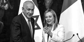 Le associazioni dei consumatori: “Fermare subito l’invio di armi a Israele”