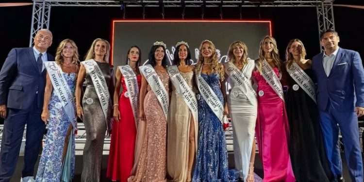 Parata di miss a Riccione. Incoronate le tre reginette ’over’
