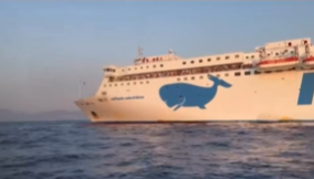 Mayday dal traghetto in fiamme: 155 persone alla deriva nel golfo di Napoli