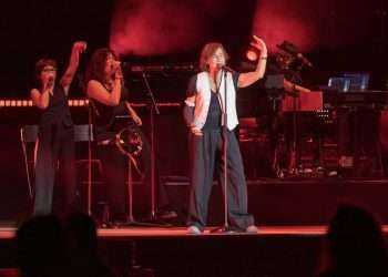 Gianna Nannini infiamma il Forte Arena: band stellare e lei in perfetta forma anche con il gesso al braccio