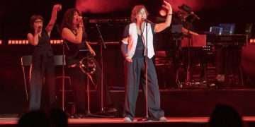 Gianna Nannini infiamma il Forte Arena: band stellare e lei in perfetta forma anche con il gesso al braccio