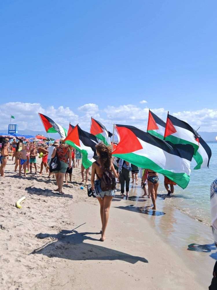 Poetto, flash mob per la Palestina