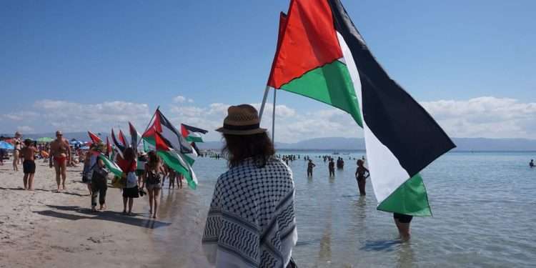 Poetto, flash mob per la Palestina
