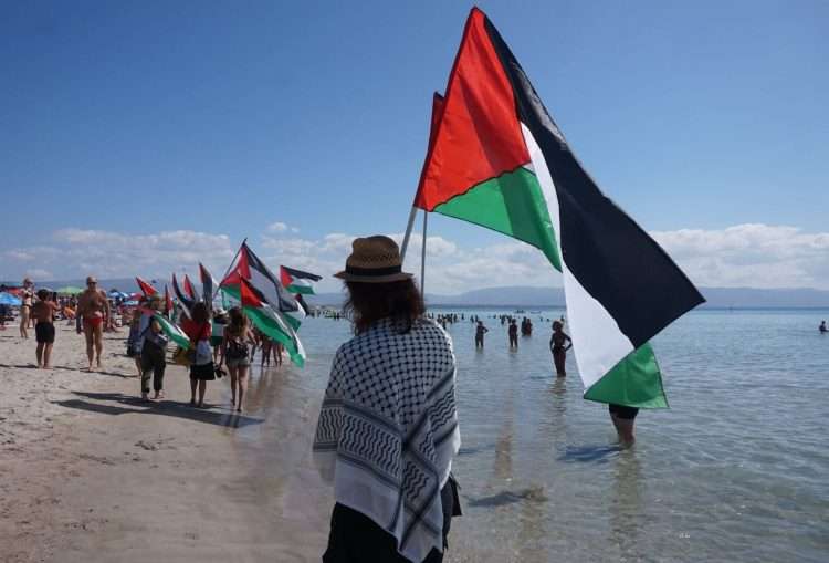 Poetto, flash mob per la Palestina