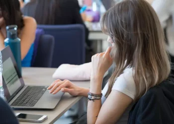 Più che triplicate le imprese sarde che vendono solo online