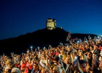 Sulle spalle dei Giganti: a Tharros l’abbraccio del popolo rossoblù