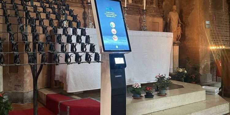In Chiesa arrivano i pos per le donazioni dei fedeli: “A novembre i primi 100 totem”