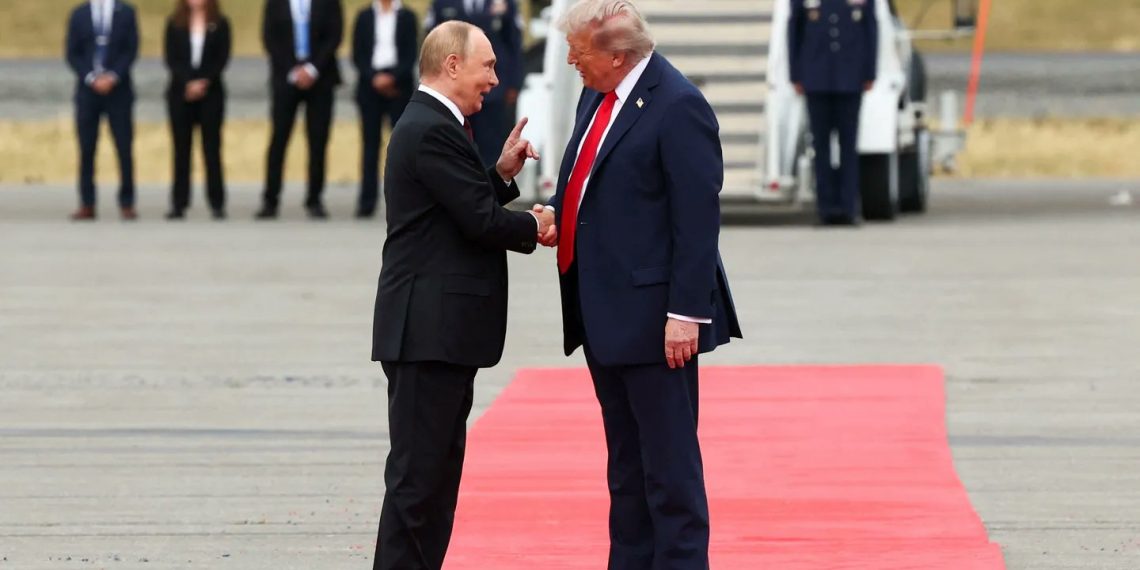 Trump-Putin, dall’Alaska strette di mano e sorrisi, passi in avanti su conflitto