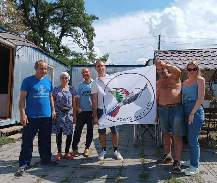 Vento dell’Est in missione nel Donbass: consegnati aiuti umanitari