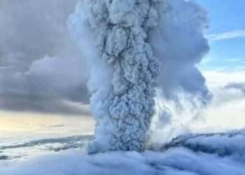 Erutta vulcano in Kamchatka dopo 450 anni