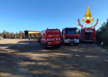 Paura all’House Country Arborea, fiamme con 2 intossicati e 7 cavalli morti