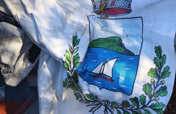 Golfo Aranci, fotodenuncia dell’associazione Maremosso: “Dal patinato al pattume”