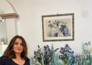 Elisabetta Farchi, racconti di sfide materiche e manipolazione del vetro