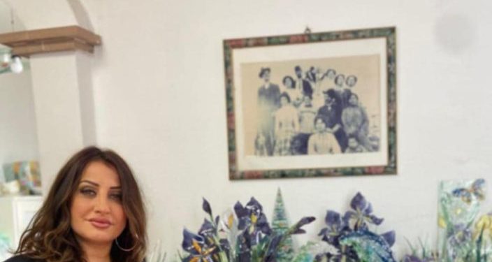 Elisabetta Farchi, racconti di sfide materiche e manipolazione del vetro