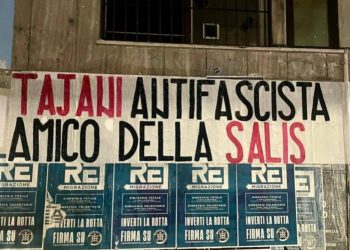 Roma, lo striscione di CasaPound contro Tajani: “Antifascista, amico della Salis”