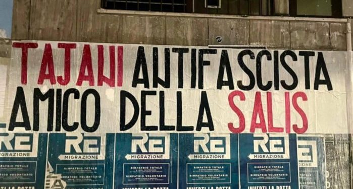 Roma, lo striscione di CasaPound contro Tajani: “Antifascista, amico della Salis”