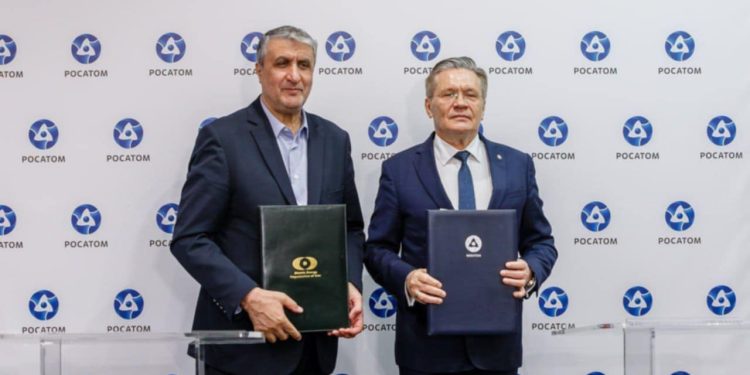 Iran e Russia hanno firmato un contratto da 25 miliardi di dollari per la costruzione di 4 centrali nucleari