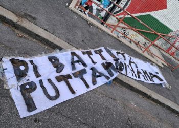 A Roma ordigno esploso nella notte davanti al centro sociale “La Strada”