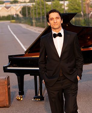 Il pianista Alexander Romanovsky in concerto in Trentino, evento confermato nonostante le polemiche