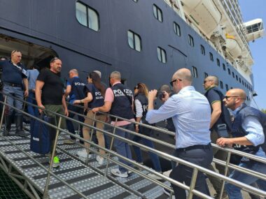 Chiuse le indagini sulla nave del G7 “rifiutata” da 2.500 poliziotti: tre indagati per frode