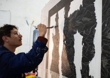 Cagliari, lo street artist Crisa in azione alle Gallerie Ormus