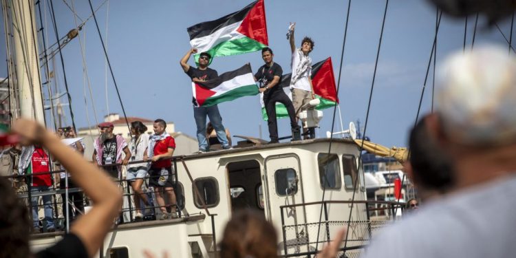 La Global Sumud Flotilla è ripartita da Creta in direzione della Striscia di Gaza