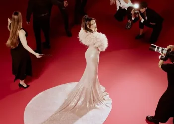 Sarah Toscano annuncia il suo primo album “Met Gala”, in uscita il 3 ottobre