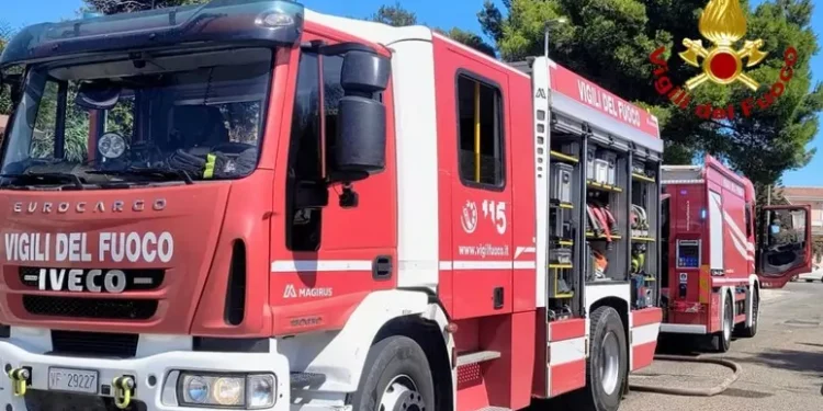 Incendio in casa dopo una fuga di gas, ustionata una 83enne