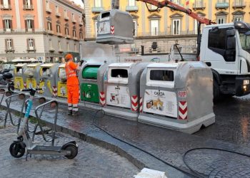 A Napoli addio alle campane della differenziata “per migliorare il decoro urbano”