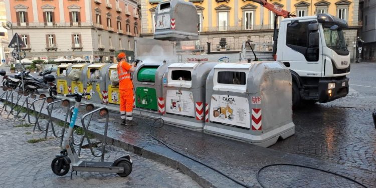 A Napoli addio alle campane della differenziata “per migliorare il decoro urbano”