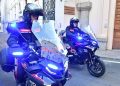 Picchia la moglie alla fermata del bus, 35enne arrestato