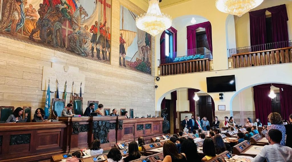 Consiglieri comunali per un giorno: i bambini illustrano i loro progetti per Cagliari