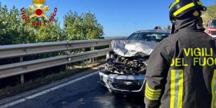 Macomer, scontro tra auto e camion: un ferito